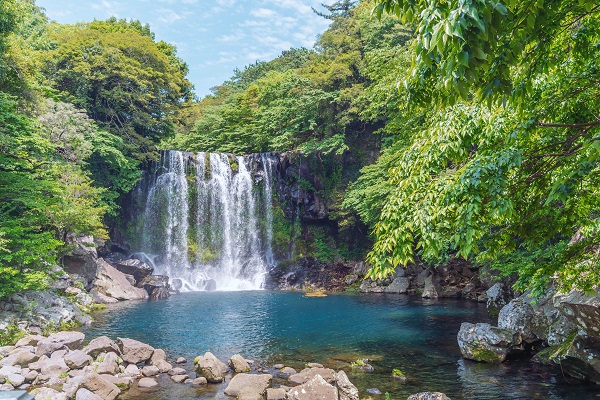 Cheonjeyeon Falls