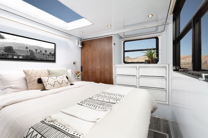 Luxury Camper Sleep Guide Choosing the Best Travel Trailer to Sleep 4 to 6