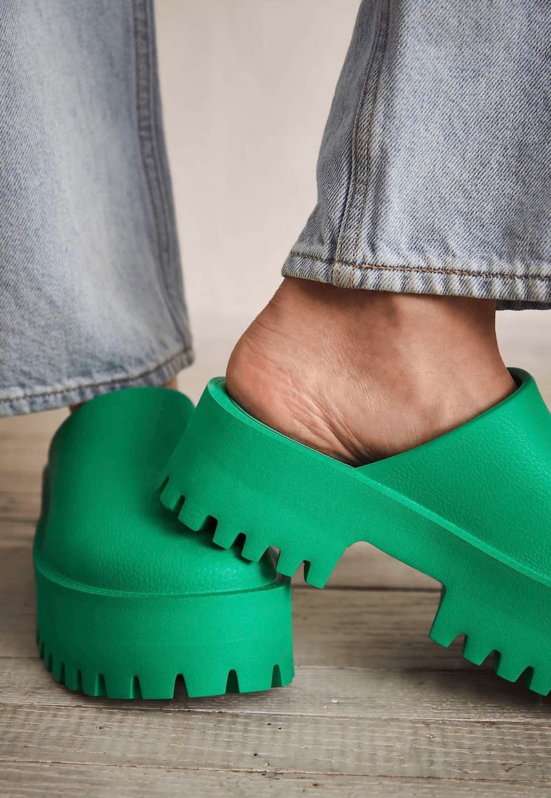 The Clog Edit (2023) Best Clogs To Buy Right Now The Quality Edit