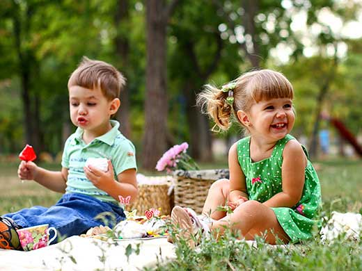 children having a picnic