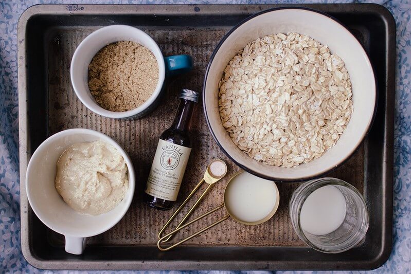 Some ingredients for yummy chocolate chip flapjack recipe for kids