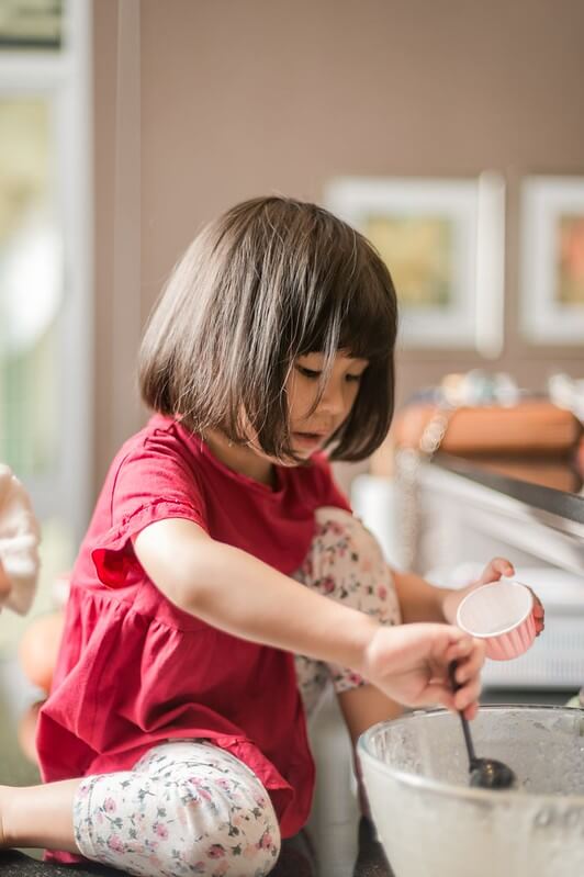 Making chocolate chip flapjack recipe