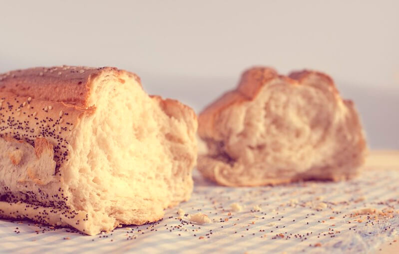 Tudor Rich and Poor Facts and Comparisons demonstrated in bread