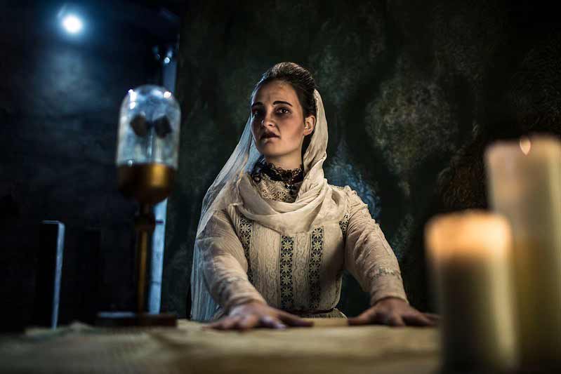 frightening actor at the london dungeon