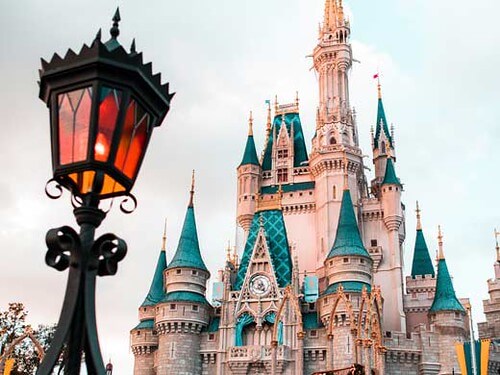 Enjoy a walking tour of Orlando on your virtual holiday
