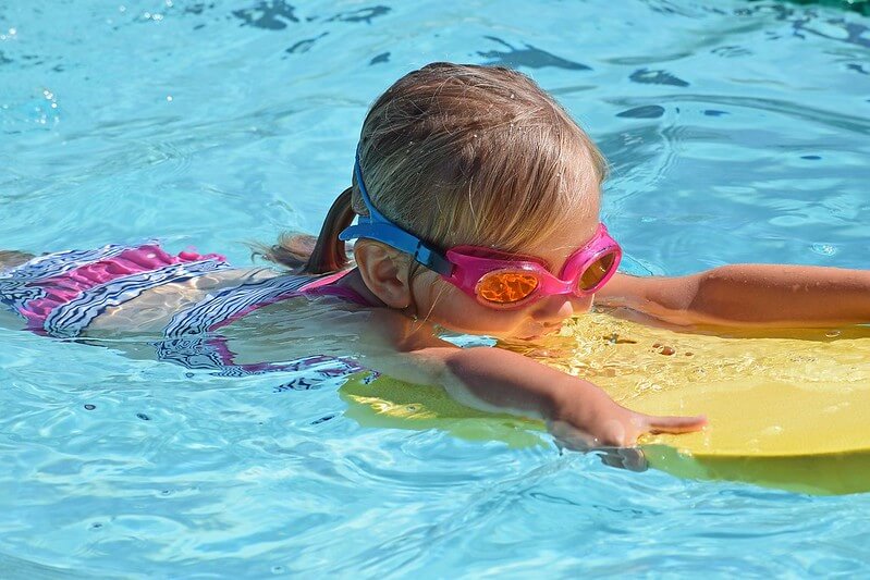Girl swimming in a swimming pool and lidos