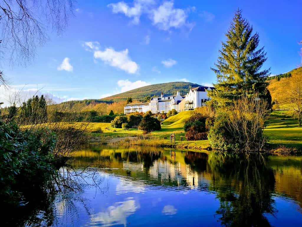 Hotel located in the beautiful highlands overlooking water.