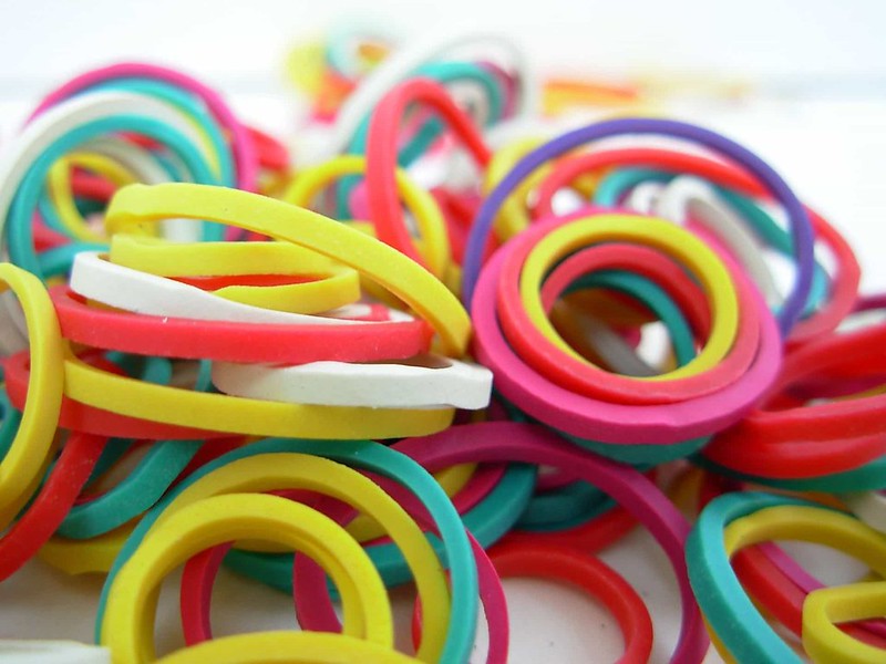 Colourful Loom bands Close Up For How to Make A Bow