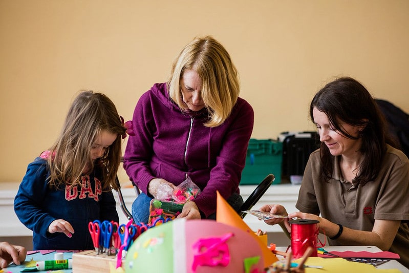 Family Making Bow Out of Loom Bands