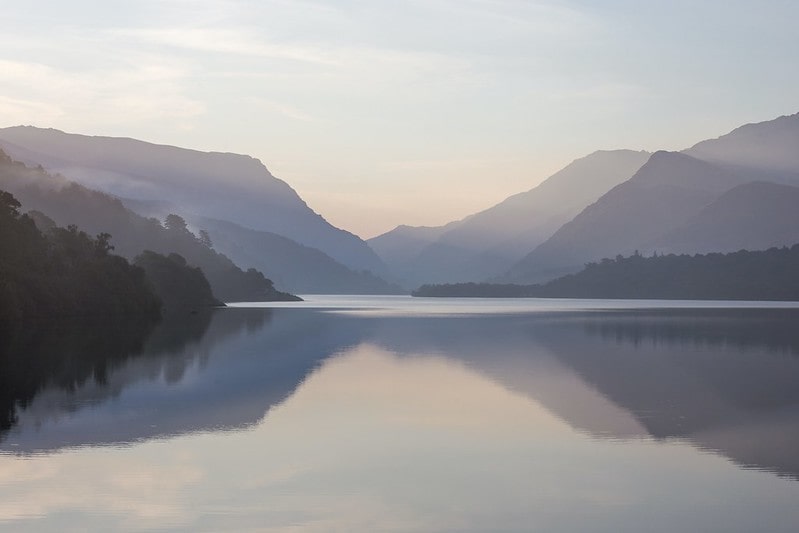 A view of the lake and mountains in a Welsh national park.