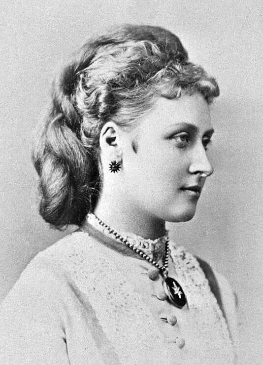 Black and white portrait of Queen Victoria's daughter, Princess Louise.