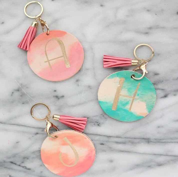 Watercolour painted, monogrammed DIY luggage tags.