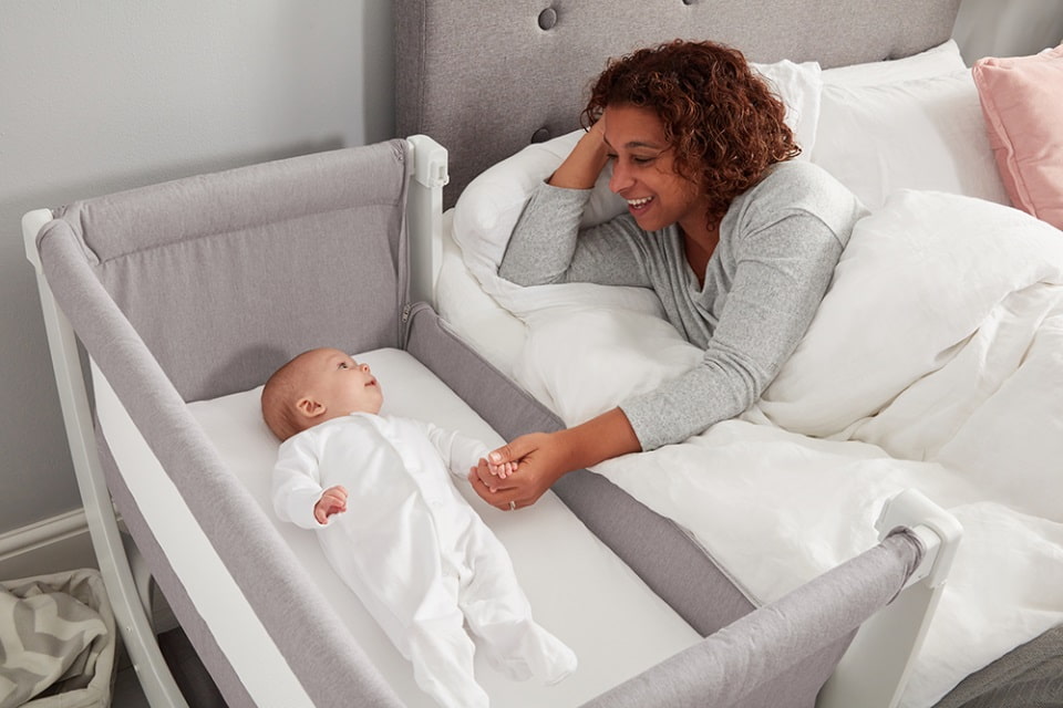 Shnuggle Air Bedside Crib.