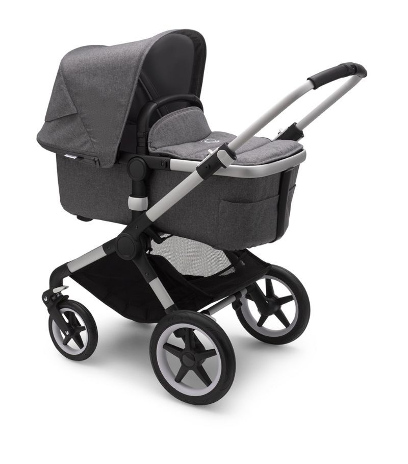 Elegant grey complete stroller for travel.
