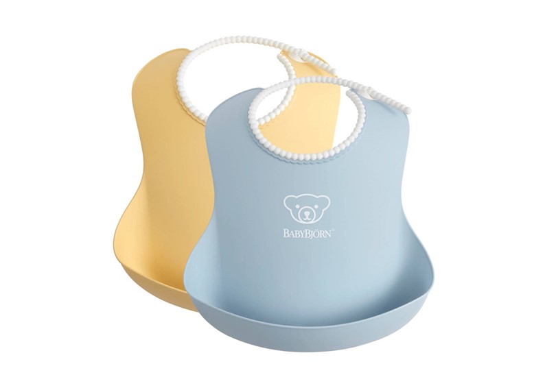 Pack of comfortable, adjustable with dip pocket to catch mess.