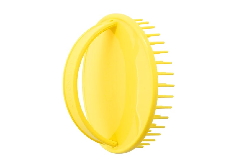 Cute yellow brush used for baby's bathing time.