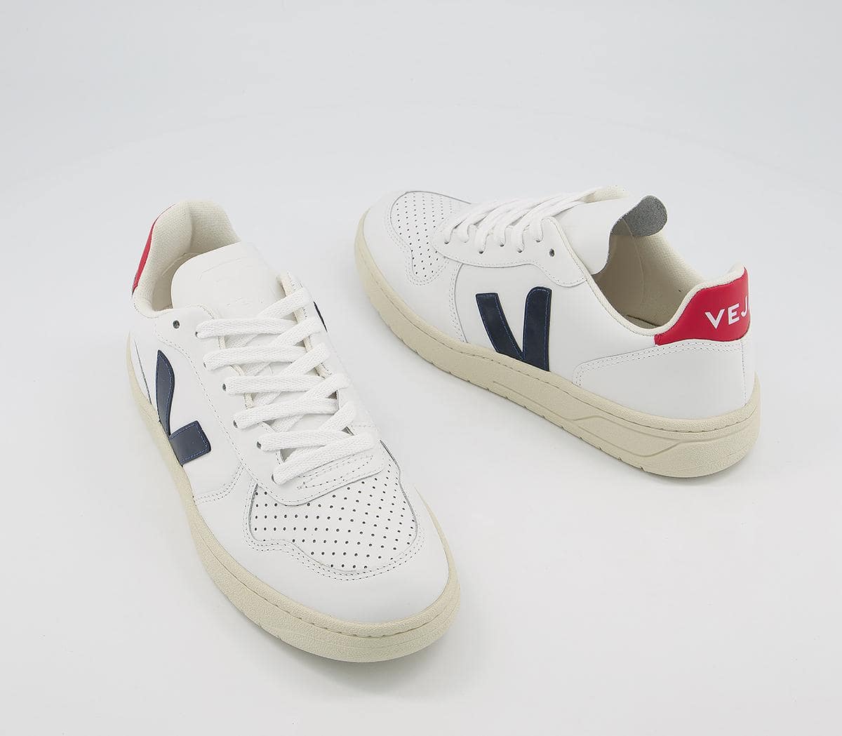 V-10 Trainers - VEJA