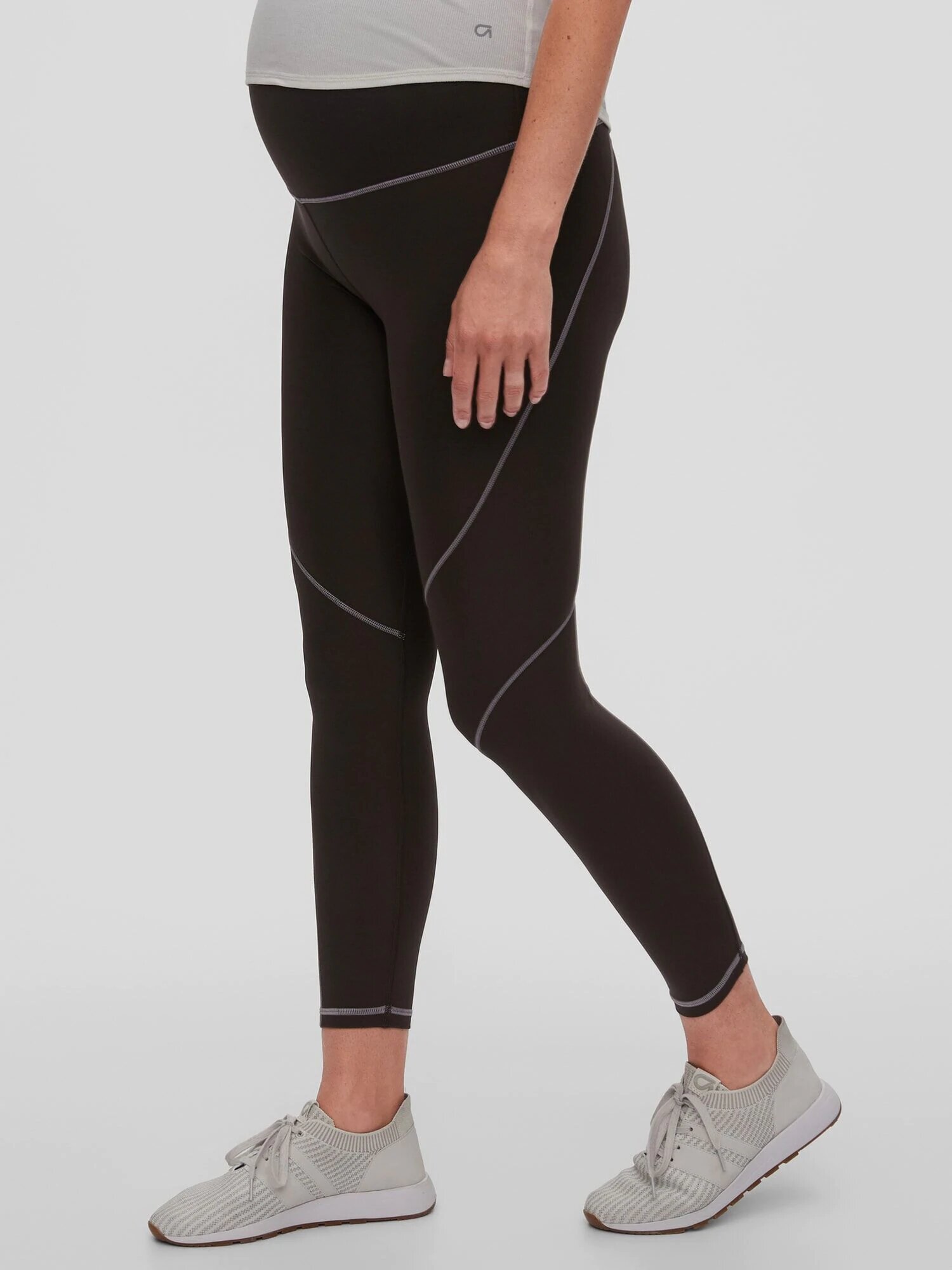 GAP Maternity 7/8 Compression Leggings.