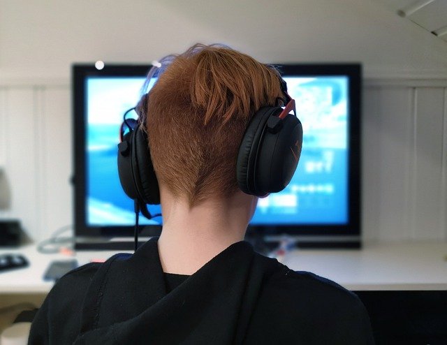 Child playing Redguard.
