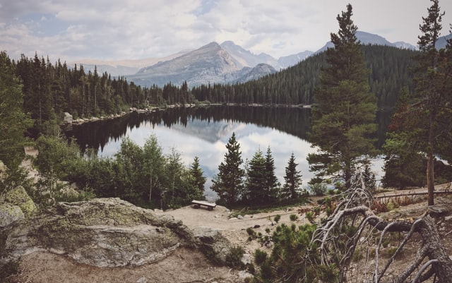Colorado has an altitude of over 10,000 feet tall.