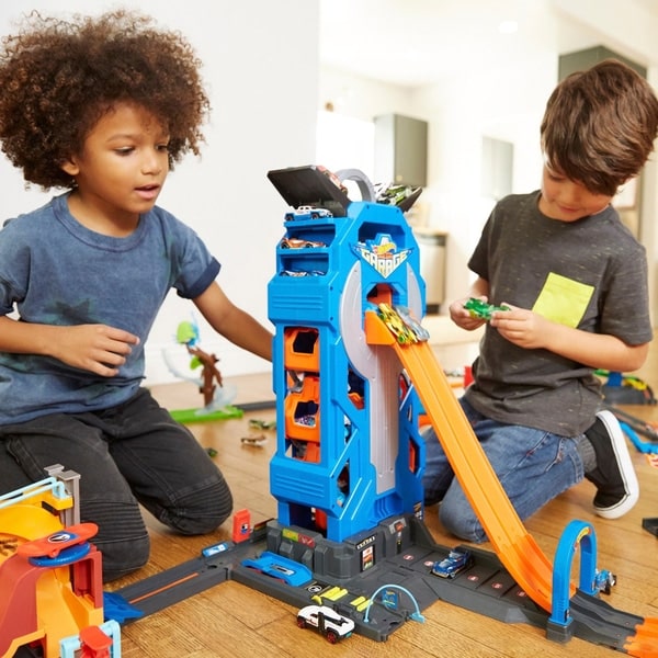 Hot Wheels Mega Garage.