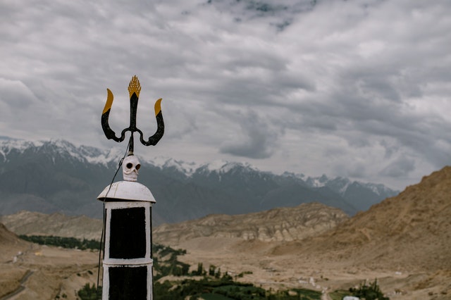 The Aquaman staff had the power to control waves and lighting.