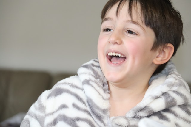 Be the cool and funny one in the class by sharing a funny joke with people.