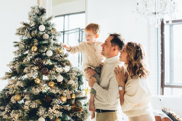 Christmas tree knock knock jokes can help relax and make really good Christmas jokes.