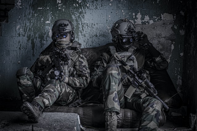 These military jokes are right at your service in making you laugh out loud!