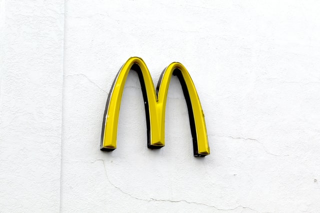 Can you name the lovable fast food chain brand in this trivia picture.
