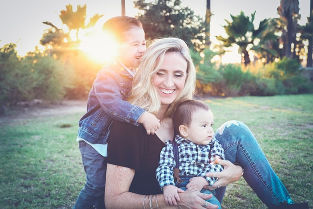 A heartwarming Valentine's Day for your mother can melt her heart.