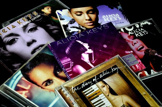 Alicia Keys is a singer, songwriter, pianist, music producer and actress.