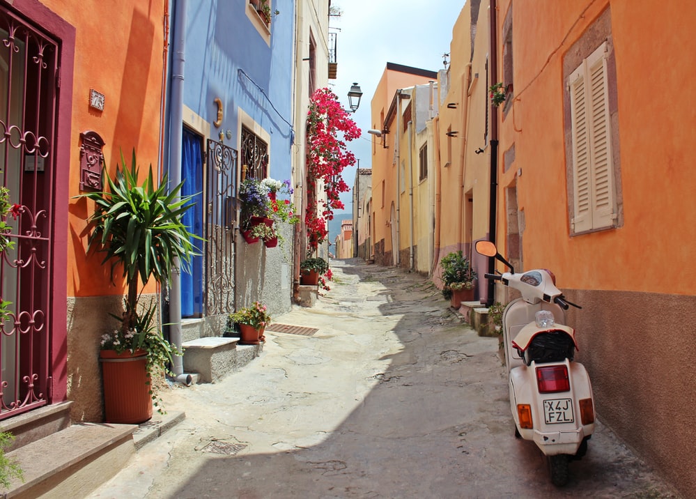 Italian proverbs show the richness of the place.