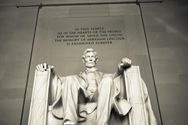Sandburg's account on the life of Abraham Lincoln won a Pulitzer prize.