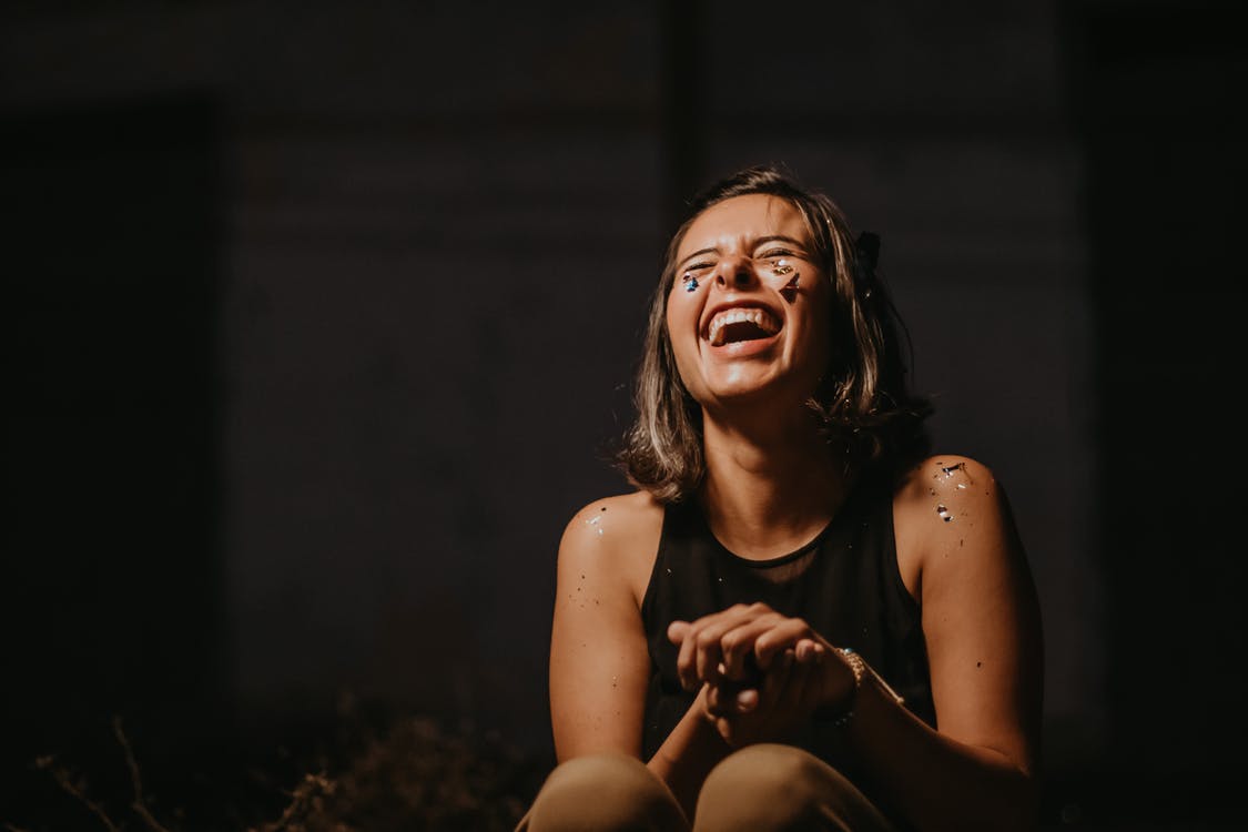 Make the people around you laugh with funny sarcastic quotes.