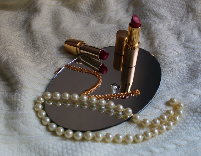 Pearls quotes tell us there is struggle behind anything beautiful.