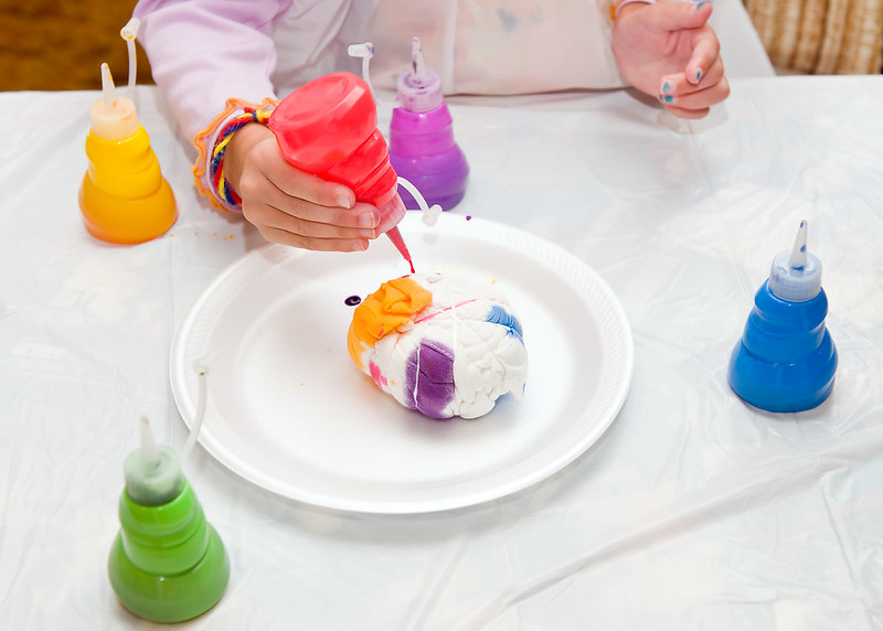 A child makes a tie-dye tshirt