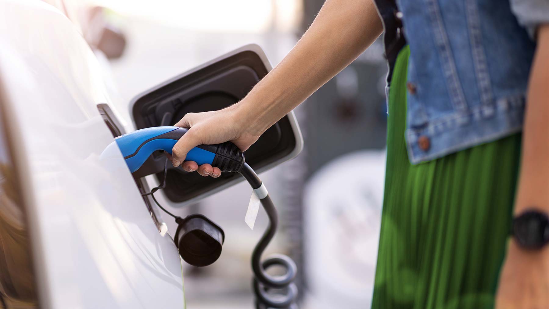 How Do You Charge an Electric Car? GreenCars