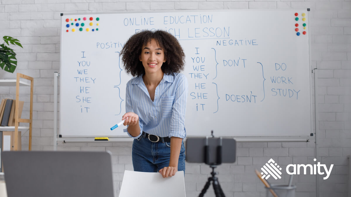 Teacher live streaming online class
