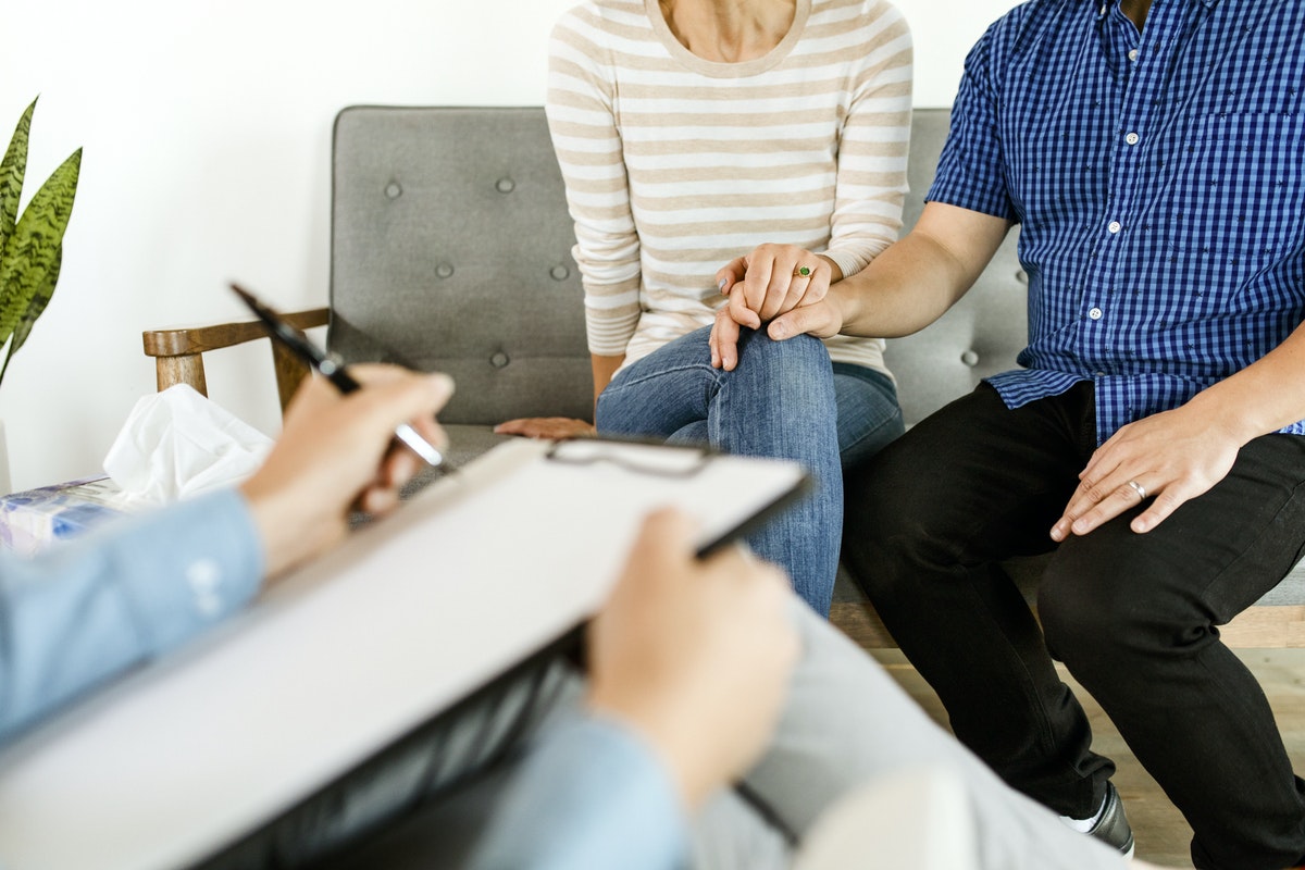 Signs You and Your Partner Should See a Couples Therapist