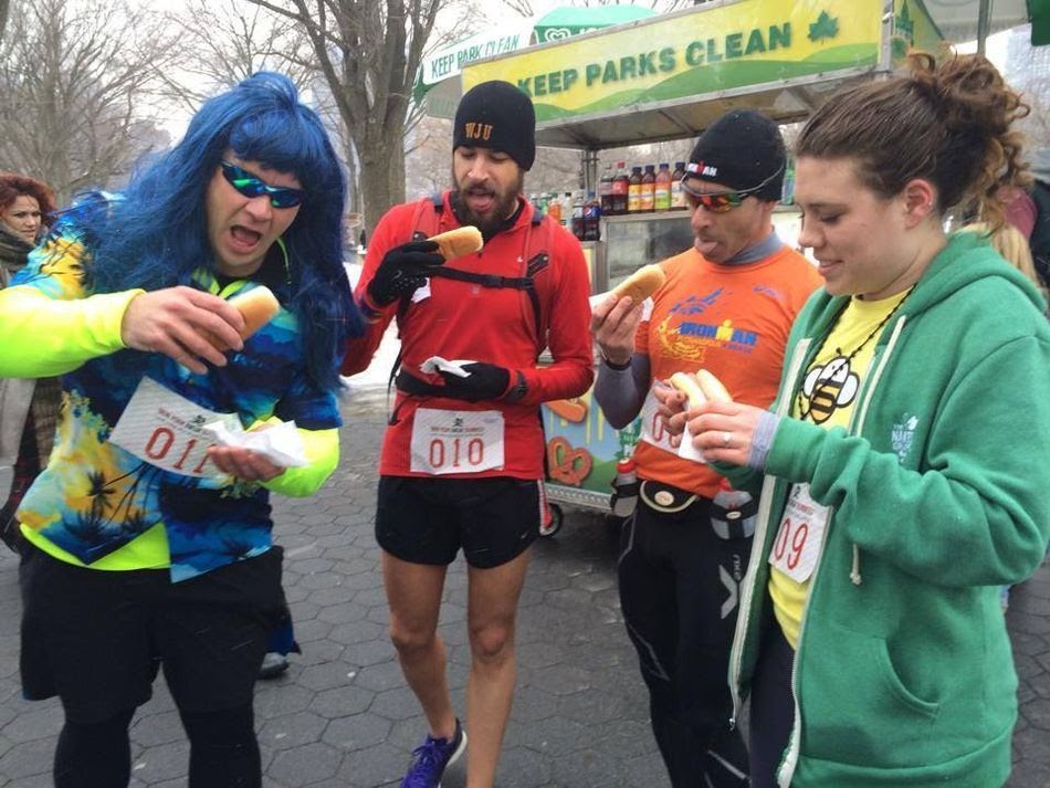 งานแข่งวิ่งสุดแปลก New York Hot Dog Challenge วิ่งกินขนมปังไส้กรอก - วิ่งไหนกัน ปั่นไหนดี