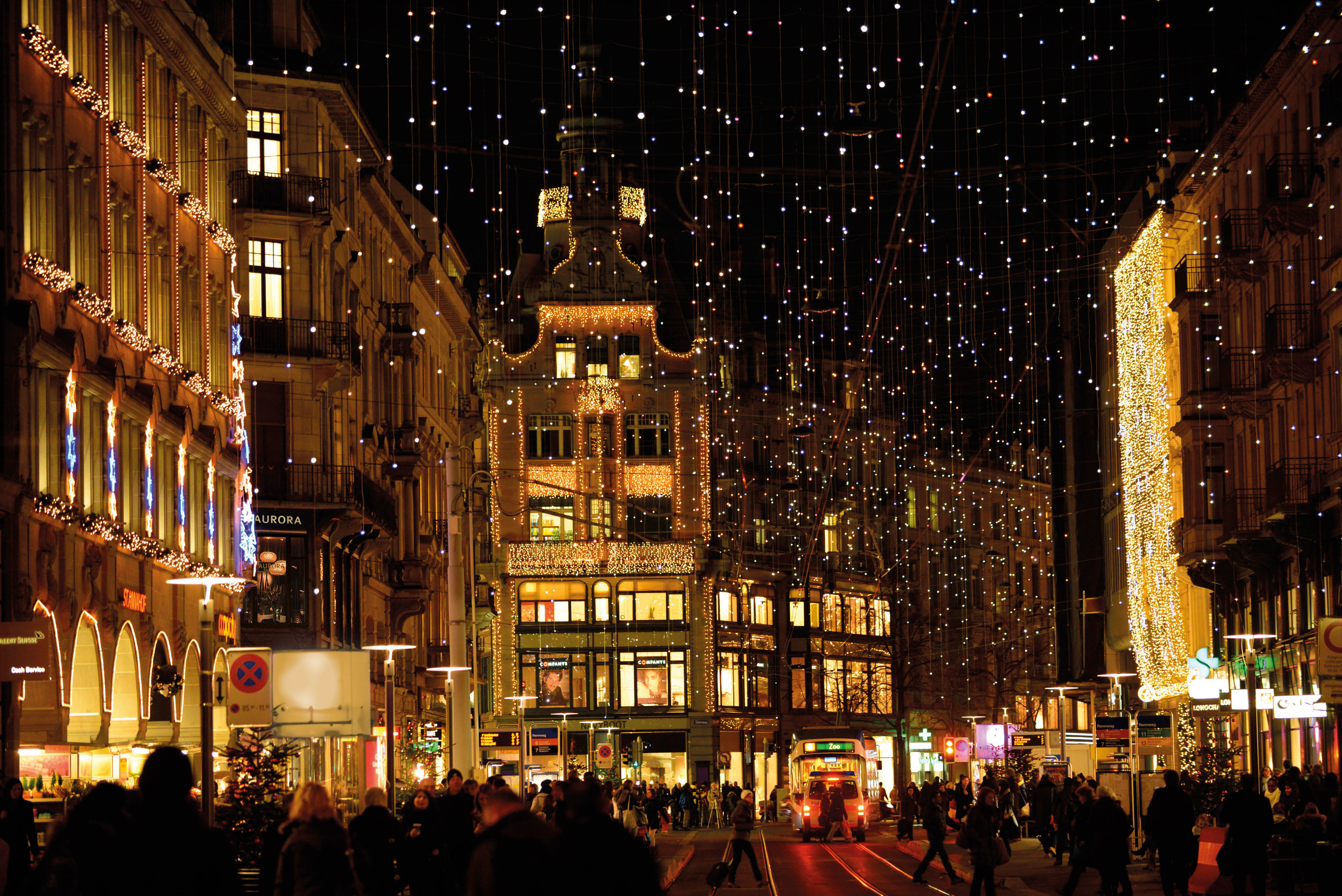 Restaurant mit Blick auf die Zürcher Bahnhofstrasse