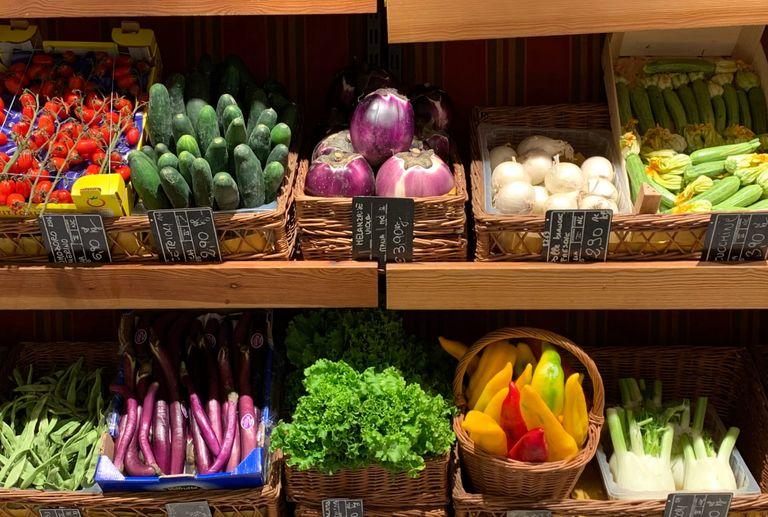 Sustainable food, particularly vegetable produce in a grocery store aisle.