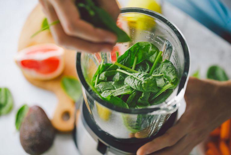 Sustainable spinach being blended for a plant-based smoothie