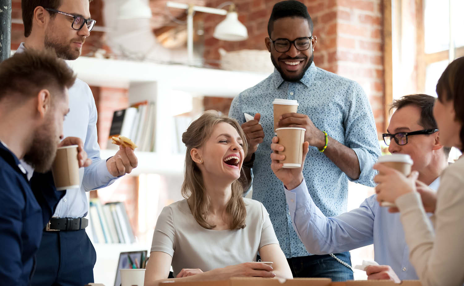 Cara menciptakan lingkungan kerja dengan teamwork kuat