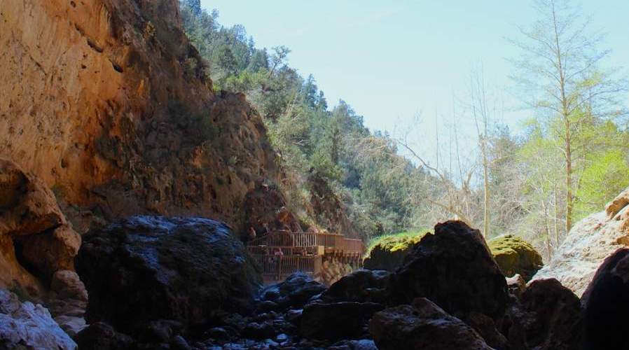 hike at tonto natural bridge park