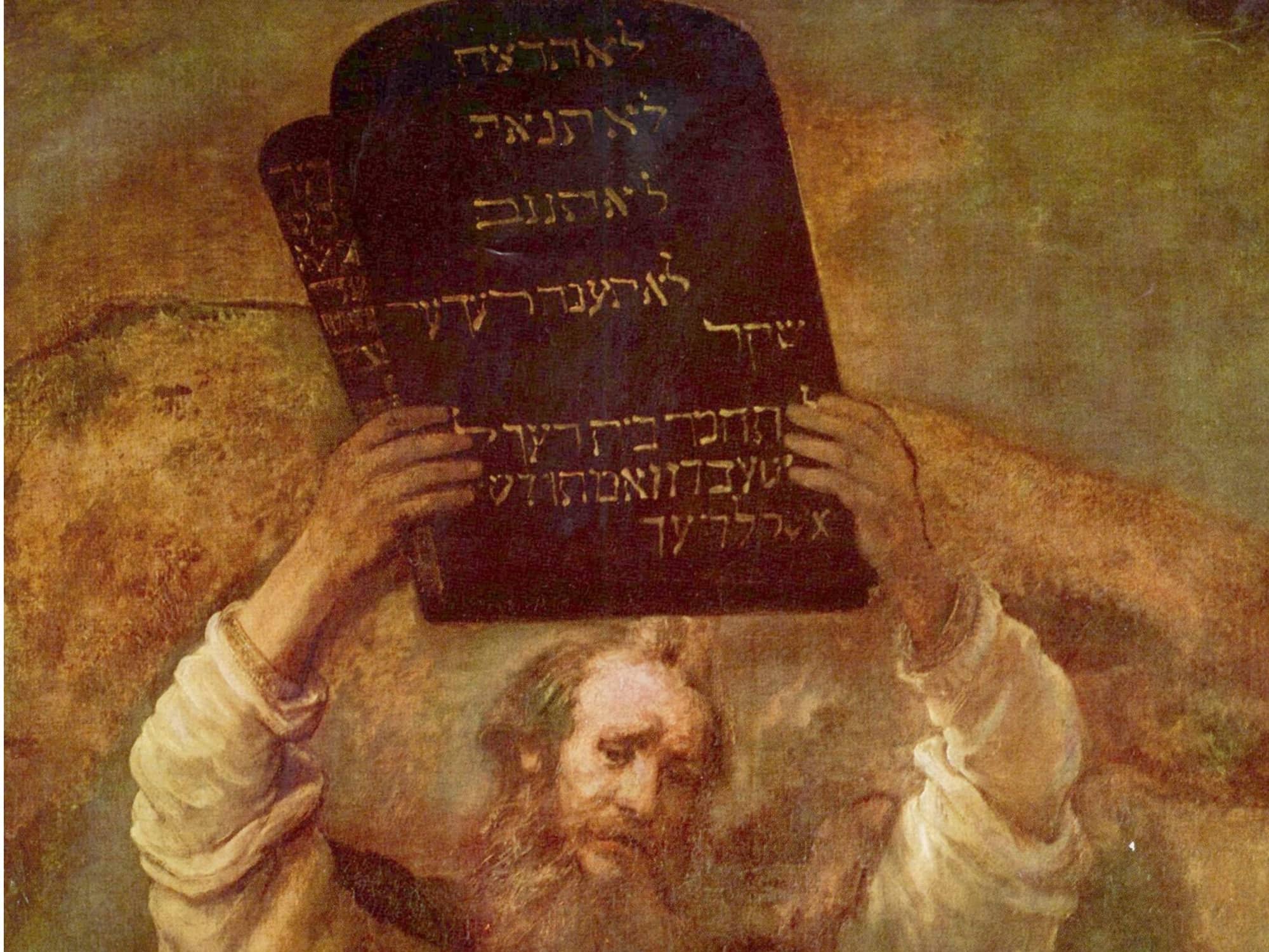 Доска с заповедями в руках моисея