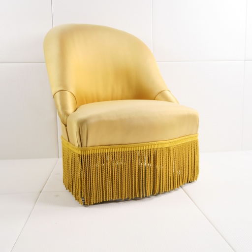 fauteuil doré à franges