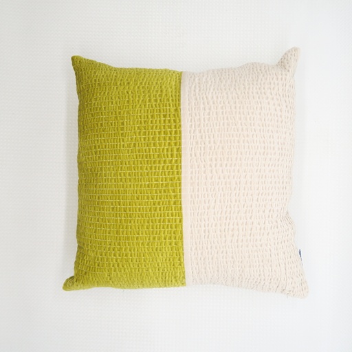 coussin tissu gaufré beige et vert olive