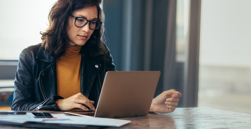 lady laptop